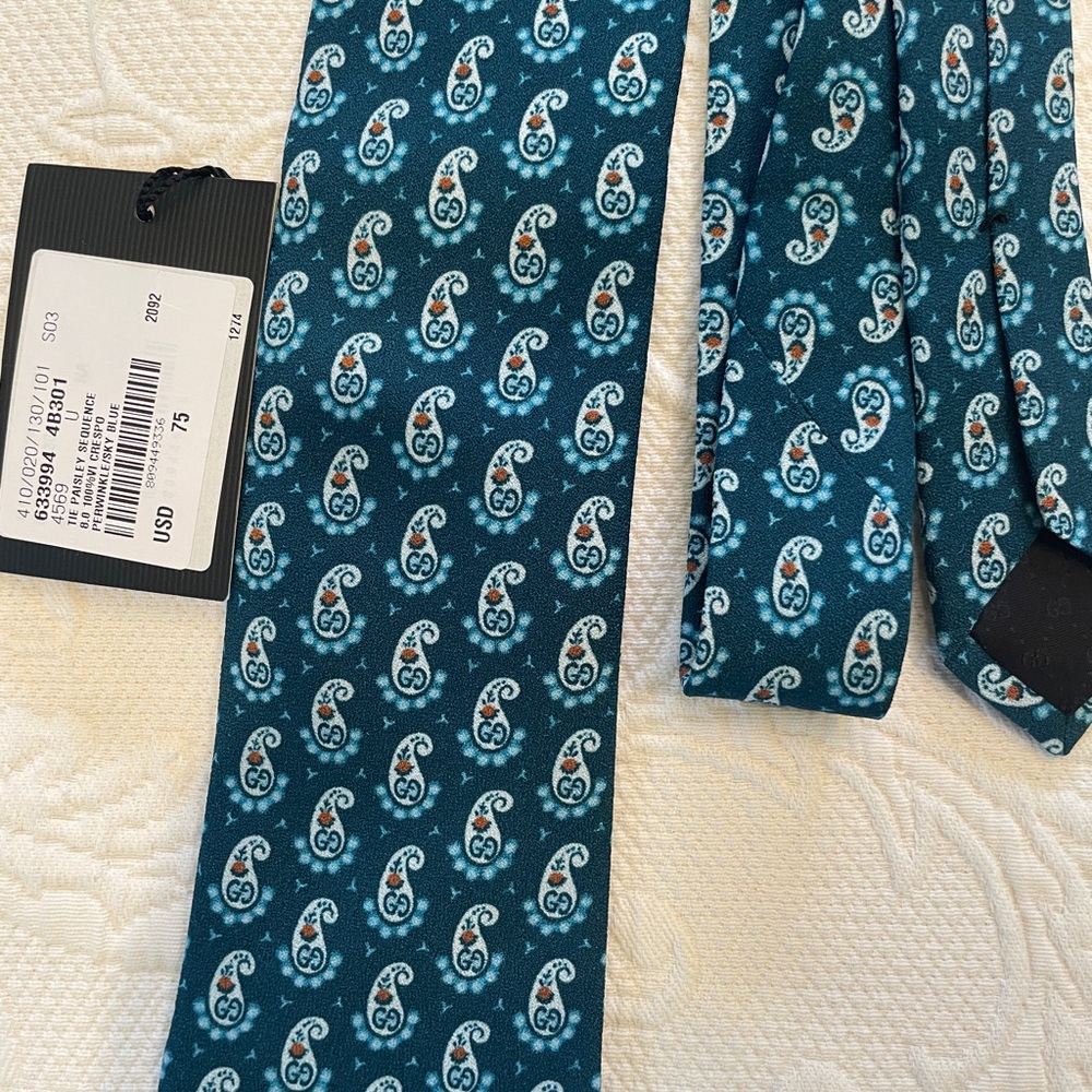 Brand new blue paisley Gucci tie with tags